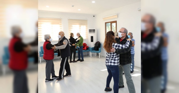 Aktif Yaşlı Merkezi’nin Yaşlı Bireyleri Dans Pistine Çıktı
