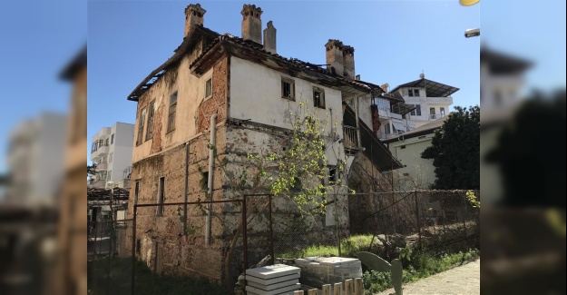 Alanya Belediyesi Tarihe Meydan Okuyan Evleri Restore Etmeye Devam Ediyor