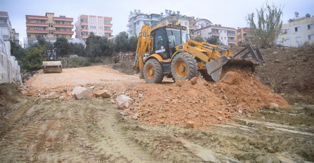 Alanya Belediyesi'nin Yol Açma Çalışmaları Devam Ediyor