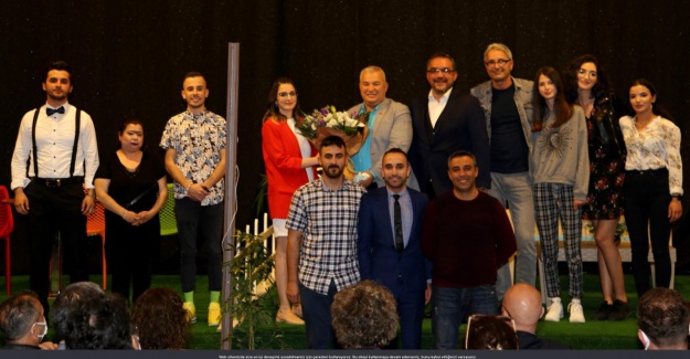 Bakan Çavuşoğlu'ndan ALTSO Tiyatro Kulübüne Tebrik