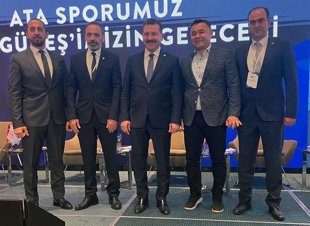 Başkan Yücel Antalya'da Düzenlenen 2022 Yağlı Güreş Forumu'na Katıldı
