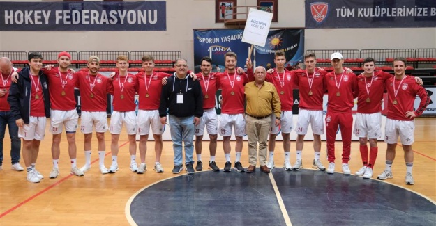 Erkekler Hokey Avrupa Kulüpler Şampiyonu Rusya'dan Elektrostal Takımı