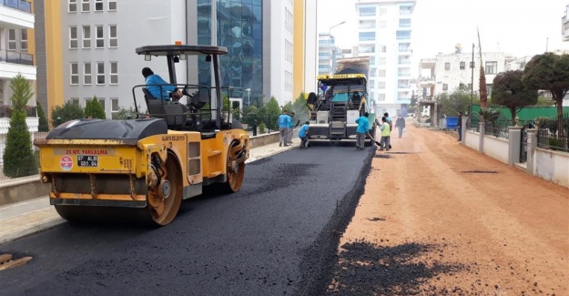 Sıcak Asfalt Çalışması Mahmutlar Mahallesi'nde Devam Ediyor