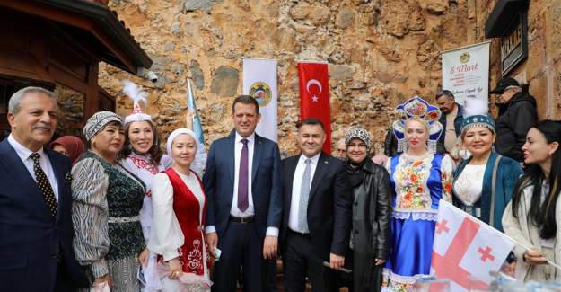 Alanya Belediyesi 8 Mart'ta 80 Ülkeden Kadınları Bir Araya Getirdi