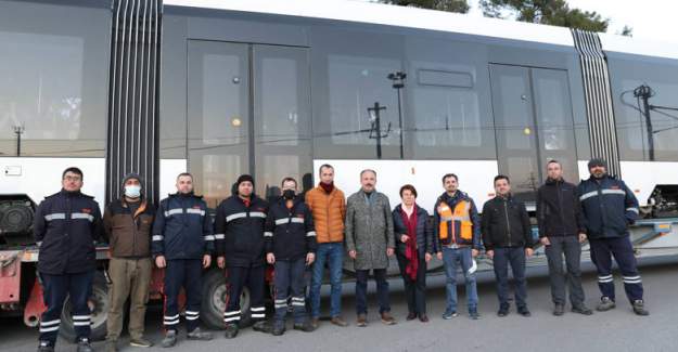 Başkan Böcek’in İhalesini Yaptığı Yeni Vagonlar Geliyor 3. Etap Raylı Sistem Hattı Daha Hızlı Ulaşım Sağlayacak