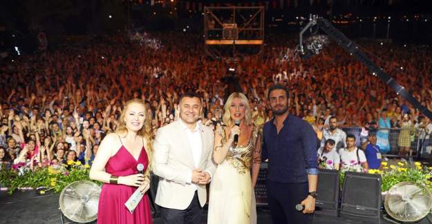 20. Alanya Uluslararası Turizm ve Sanat Festivali'nin ilk Gününde Seda Sayan'dan Muhteşem Konser