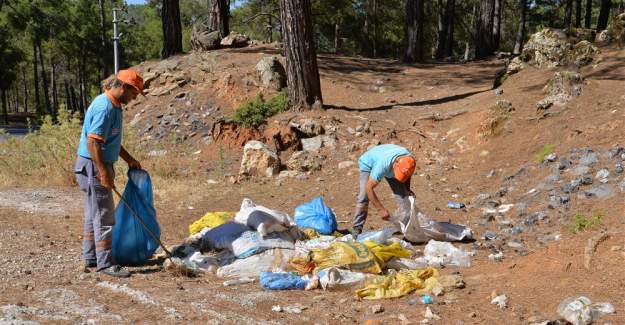 Alanya'nın Her Köşesinde Temizlik Çalışmaları Aralıksız Sürüyor