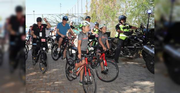 Harekete Biz de Varız Bisiklet Şenliği Düzenlendi