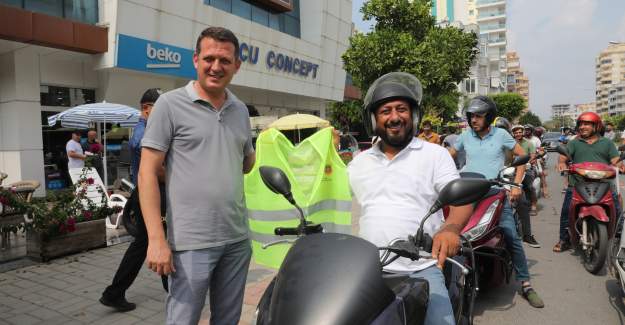 Motosiklet Sürücülerine Reflektif Yansıtıcı Yelek Dağıtımı Etkinliği  Gerçekleştirildi