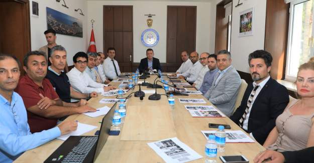 Ahenk İlçe Yönetim Kurulu Kaymakam Ürkmezer Başkanlığında Toplandı