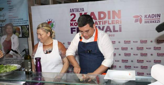 Tütüncü, Kadın Kooperatifleri Festivali’nde yemek pişirdi