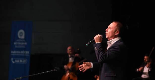 Antalyalı sanatçılar ‘Senede Bir Gün’ Konseri İle Anıldı
