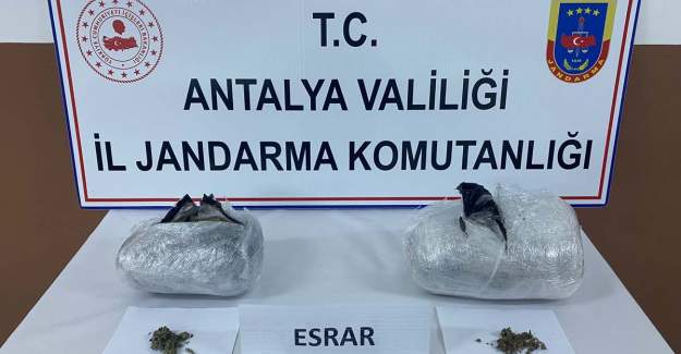 Otobüs Yolcusunun Çantasından Esrar Çıktı