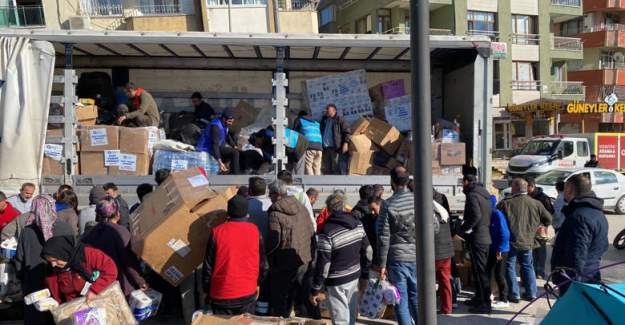 Antalya Büyükşehir Belediyesi’nin yardım tırları Hatay’a ulaştı