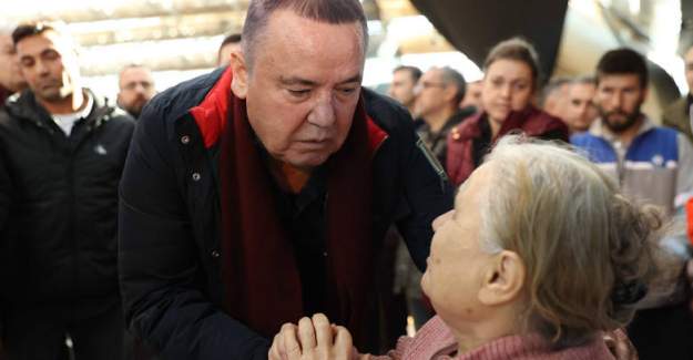 Başkan Böcek Afet Yardım Merkezinde