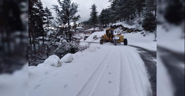 Büyükşehir Ekiplerinin Karla Mücadelesi Sürüyor