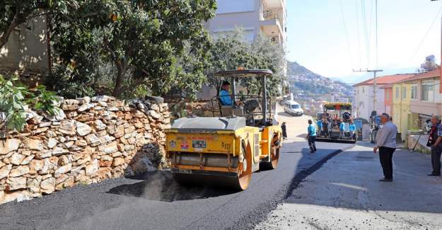 Asfalt Yenileme Çalışmaları Sugözü Mahallesi Kütürüp Caddesi'nde Devam Ediyor