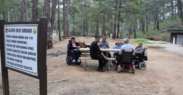 Alanya Belediyesi'nden Engelliler İçin Özel Piknik Masası