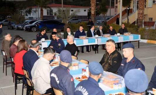 Kaymakam Ürkmezer Askerlerle Birlikte İftar Yaptı