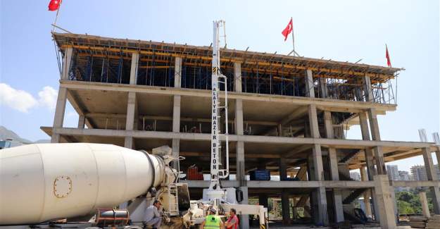 Mahmutlar Kültür ve Etüt Merkezi'nde Son Beton Dökümü Gerçekleştirildi
