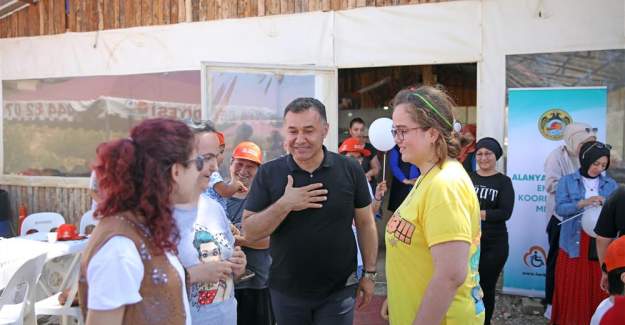 Alanya Belediyesi Engelsiz Koordinasyon Merkezi Müdavimlerinin Eğlenceli Günü