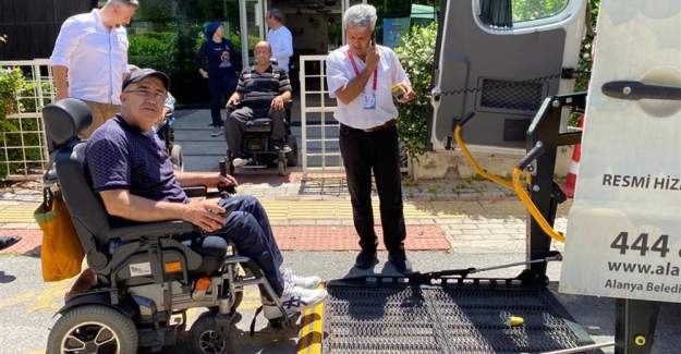 Alanya Belediyesi'nin "Her Kulaç Bir Hayat" Projesi Devam Ediyor