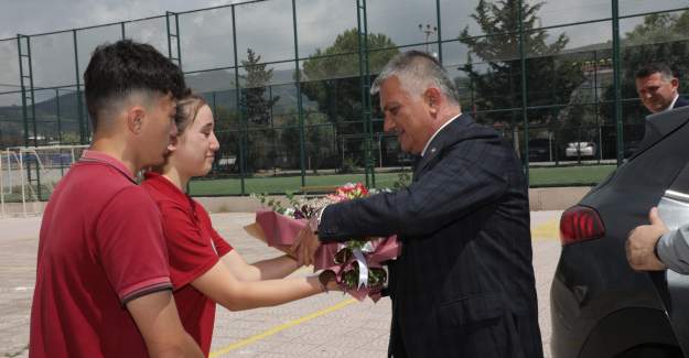 Antalya Valisi Ersin Yazıcı Alanya Demirtaş Çok Programlı Anadolu Lisesini Ziyaret Ederek Öğrenci Ve Öğretmenlerle Bir Araya Geldi