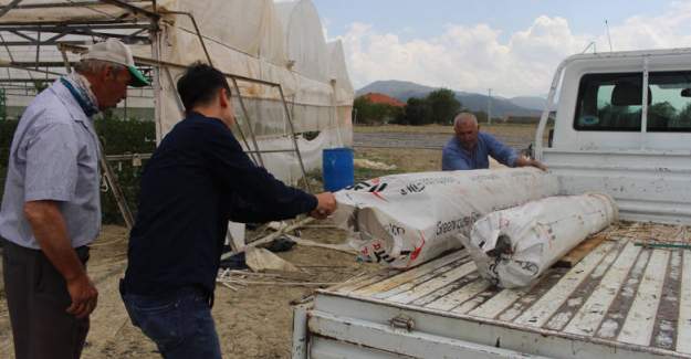 Büyükşehir Belediyesi Seraları Zarar Gören Üreticilere Naylon Yardımı Yaptı