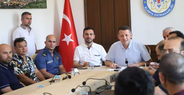 Kaymakam Ürkmezer Eğlence Sektörü Temsilcileri İle Bir Araya Geldi