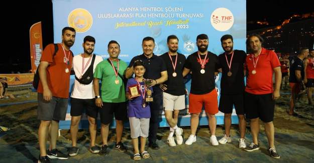 Kum Da Hentbol Şöleni Gerçekleştirildi