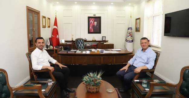 Ak Parti İlçe Başkanı Mustafa Toklu Kaymakam Ürkmezer'i Ziyaret Etti
