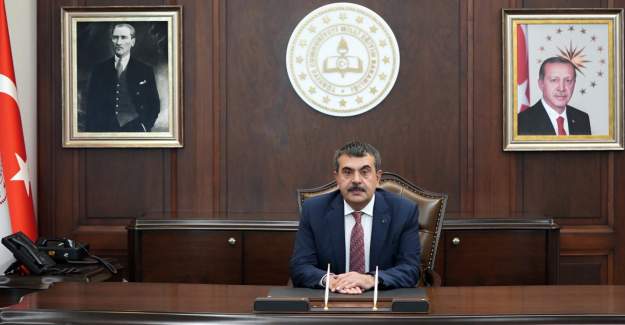 Bakan Tekin 'in    15 Temmuz Demokrasi ve Milli Birlik Günü Mesajı