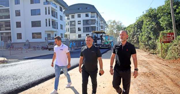 Başkan Yücel Oba Mahallesi'nde Devam Eden Asfalt ve Sathi Kaplama Çalışmalarını Yerinde İnceledi