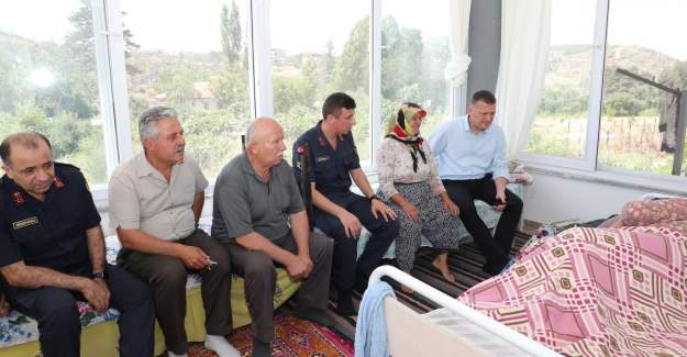 Kaymakam Ürkmezer Yangından Zarar Gören Güzelbağ Mahallesini Ziyaret Ederek Varandaşlarla Bir Araya Geldi