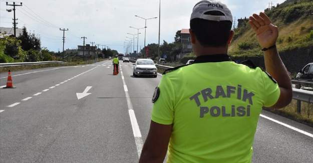 Trafik Ekipleri Antalyalı Vatandaşların Güvenliği İçin Durmadan Çalışıyor