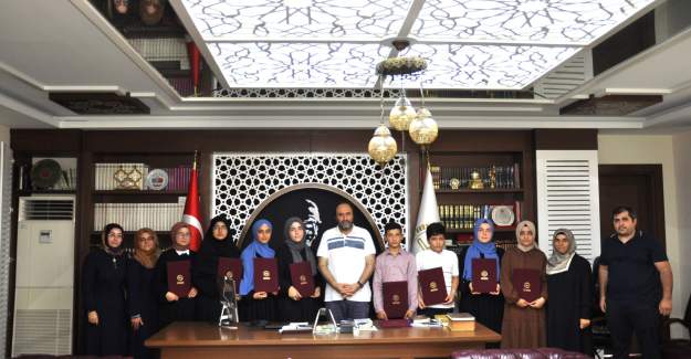 Hafızlar Belgelerine Kavuştu