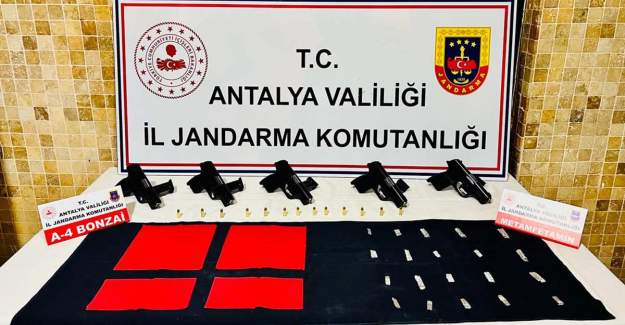 Jandarma Düzenlediği Başarılı Operasyonla Uyuşturucu Tacirlerini Yakaladı