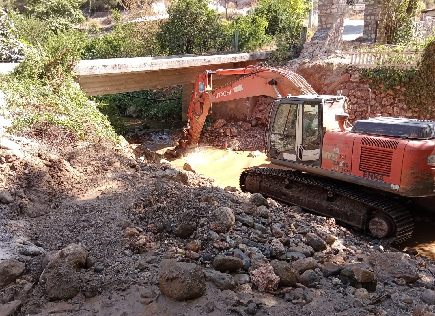 Alanya’nın kırsal yollarında bakım onarım çalışmaları sürüyor