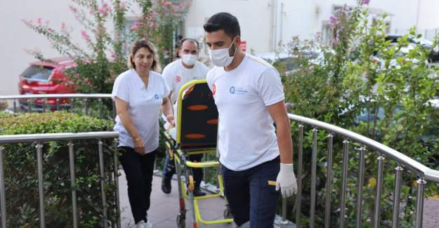 Büyükşehir, Evde Sağlık Hizmetleri ile Yüzlerce Hastaya Ulaşıyor
