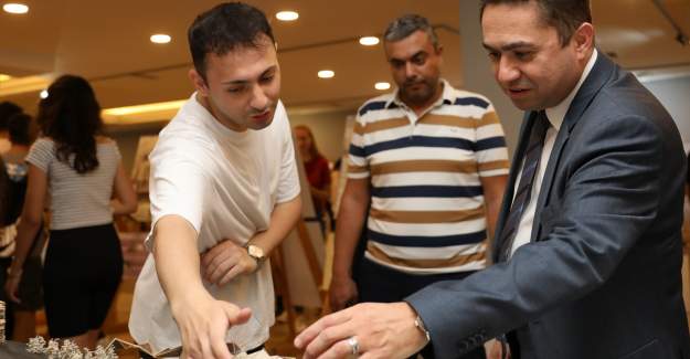 Alkü Mimarlık Öğrencilerinin Sergisi Başladı