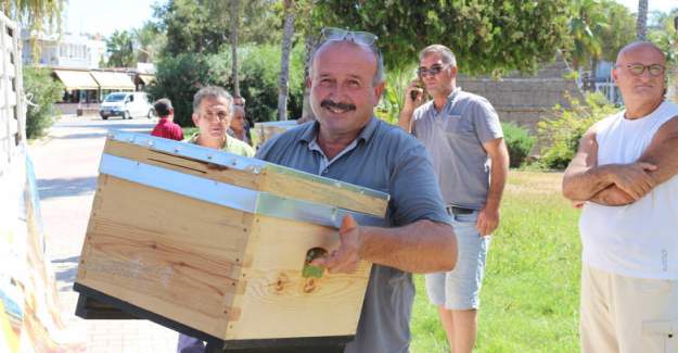 Büyükşehir’den Serikli Arıcılara Kovan Desteği