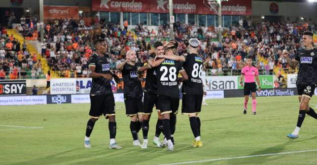 Corendon Alanyaspor sahasında V. Fatih Karagümrük’ü 2-1 mağlup etti.