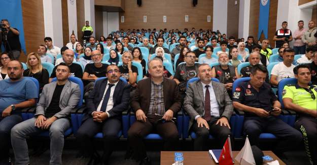 Üniversite Öğrencilerine Trafik Güvenliği Anlatıldı