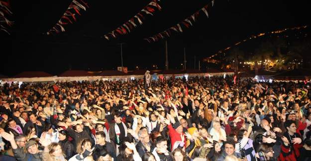 13.Alanya Uluslararası Yeni Yıl Pazarı Rekor Katılımla Gerçekleştirildi