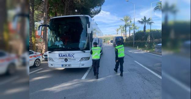 Alanya İlçe Jandarma Komutanlığı Tarafından Şehirler Arası Otobüslere Yönelik Uygulama Yapıldı