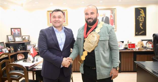 Başkan Yücel Türkiye Yağlı Güreş Ligi Şampiyonu Başpehlivan Orhan Okulu'yu Ağırladı