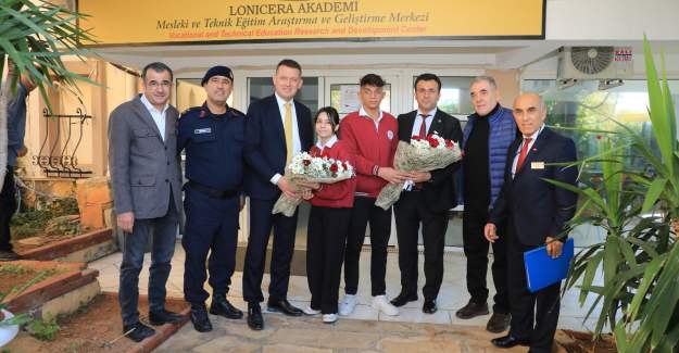 Kaymakam Ürkmezer Lonicera Akademi Mesleki ve Teknik Eğitim Araştırma ve Geliştirme Merkezini Ziyaret Etti