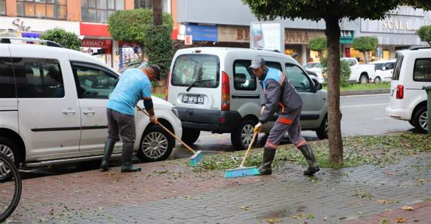 Kentte Etkili Olan Şiddetli Yağışlar Sonrası Alanya Belediyesi Tüm Ekipleri İle Sahada