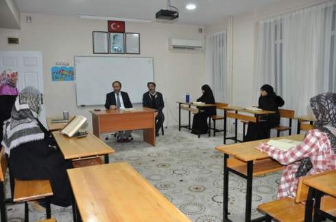 Müftü İlhan Emin Özmüftüoğlu Kız Kur'an Kursu'nu Ziyaret Etti
