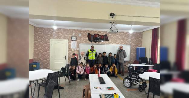 Alanya İlçe Jandarma Komutanlığı Tarafından Öğrencilere Trafik Semineri